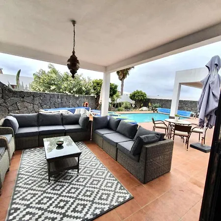 Tatil Evi Luxury 4-bed Family With Private Pool