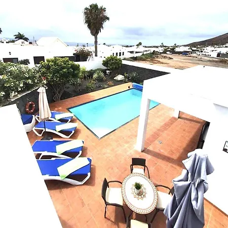 Luxury 4-bed Family With Private Pool