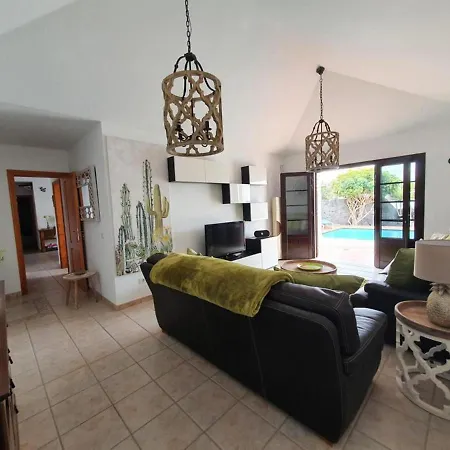 Luxury 4-bed Family With Private Pool *