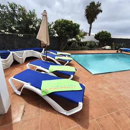Luxury 4-bed Family With Private Pool Vakantiehuis