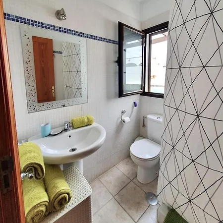 Luxury 4-bed Family With Private Pool Vakantiehuis Playa Blanca (Lanzarote)