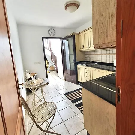 Luxury 4-bed Family With Private Pool Vakantiehuis Playa Blanca (Lanzarote)