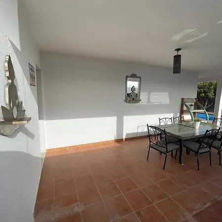 Holiday home Luxury 4-bed Family With Private Pool *